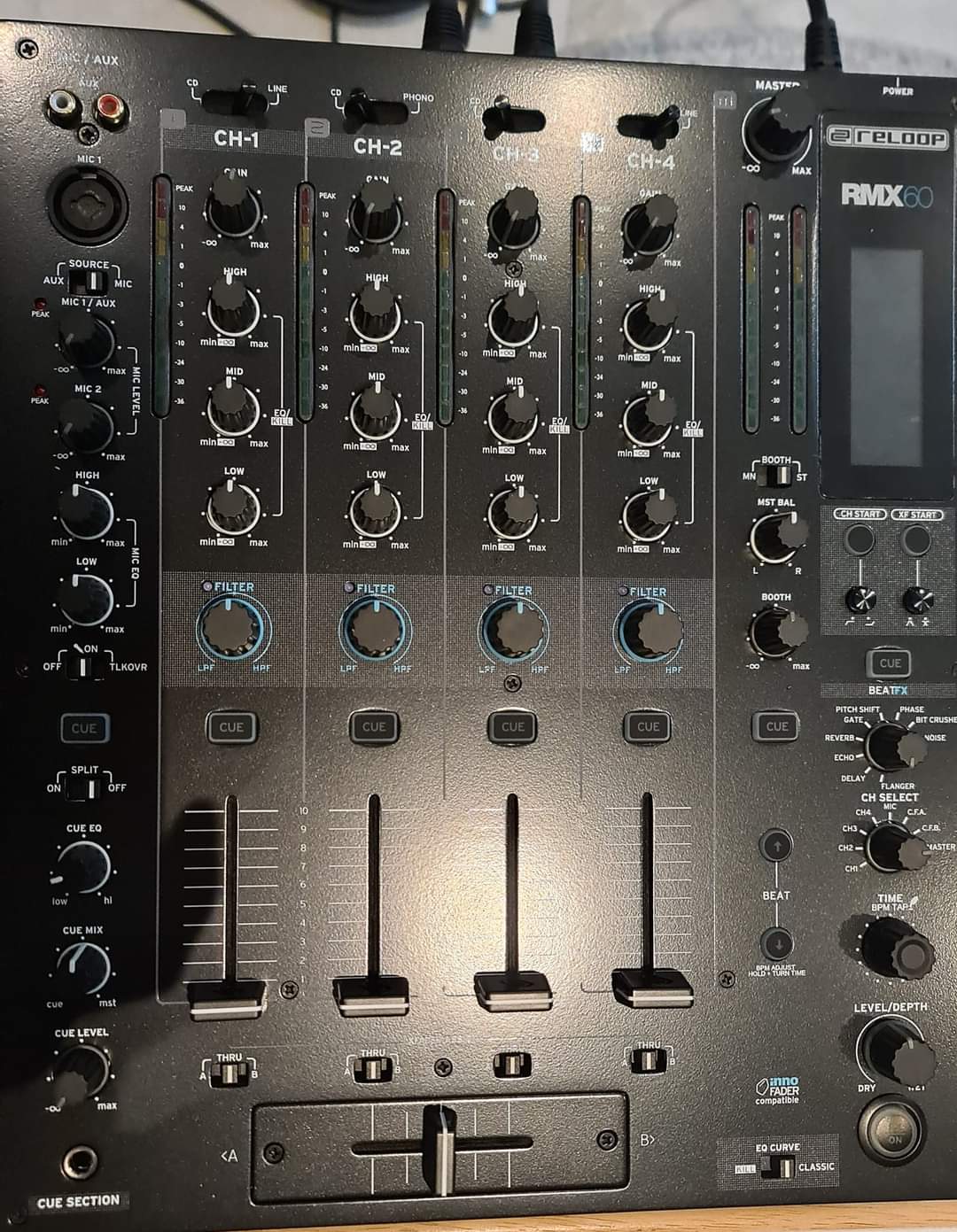 Location enceintes QSC 2000W neuves pour soirée à Bruxelles — Fuego Dance